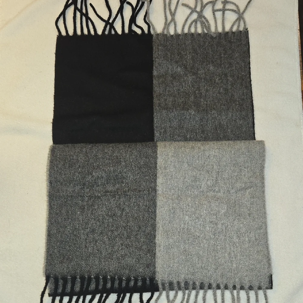​AMICALE 100% Cashmere Scarf - Buttery Soft Two Tone Gray And Black